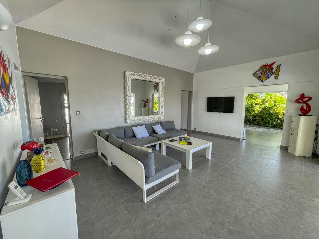 23.Location villa piscine Saint François Guadeloupe_salon vue sur mer